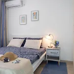Aquarelle Lazi - Quiet, Homely, Comfortable