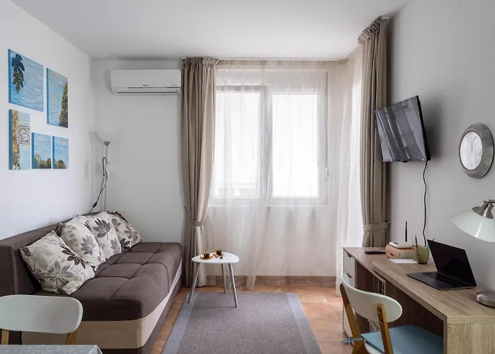 Aquarelle Lazi - Quiet, Homely, Comfortable