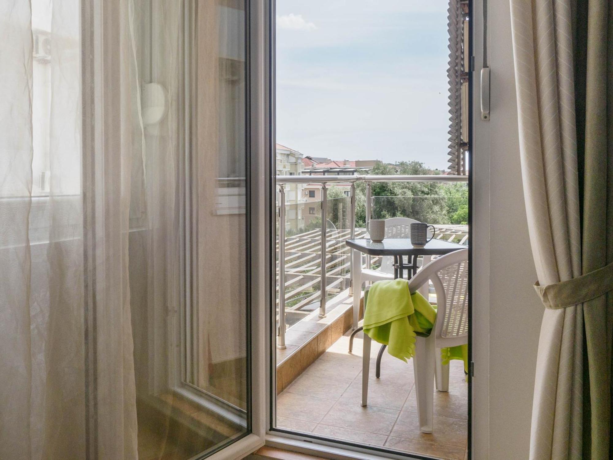 Aquarelle Lazi Apartment *