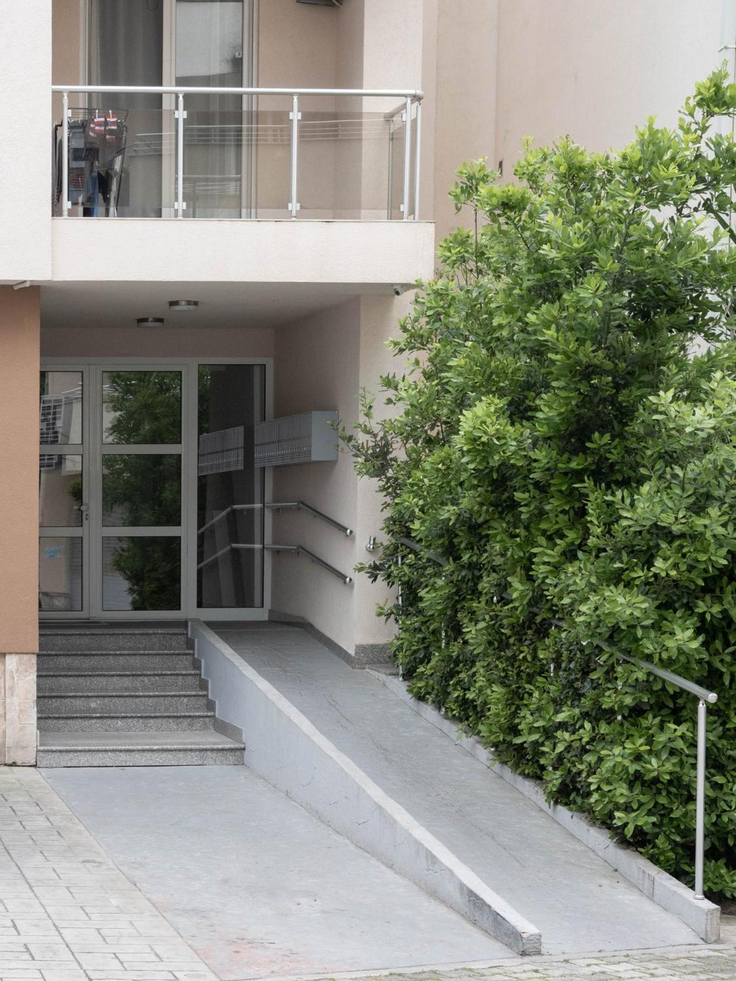 Aquarelle Lazi Apartment Budva